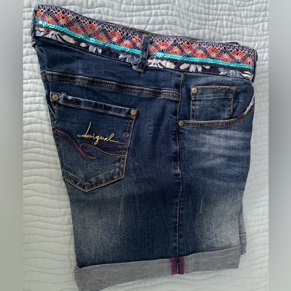 Stylish blue jean shorts by Desigual. Size 28 - Picture 2 of 9